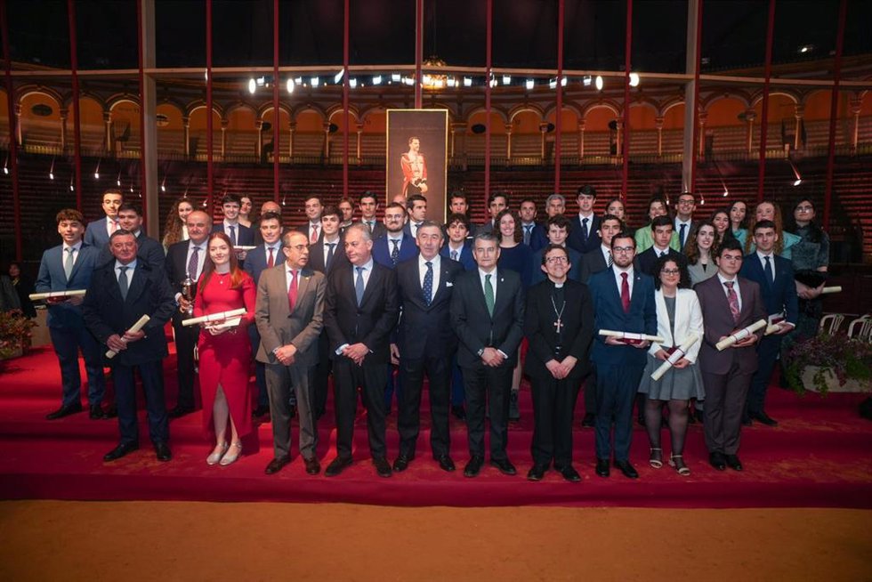 Acto de reconocimento de la Real Maestranza de Caballería a los alumnos con mejores expedientes de cada centro de la Universidad de Sevilla.