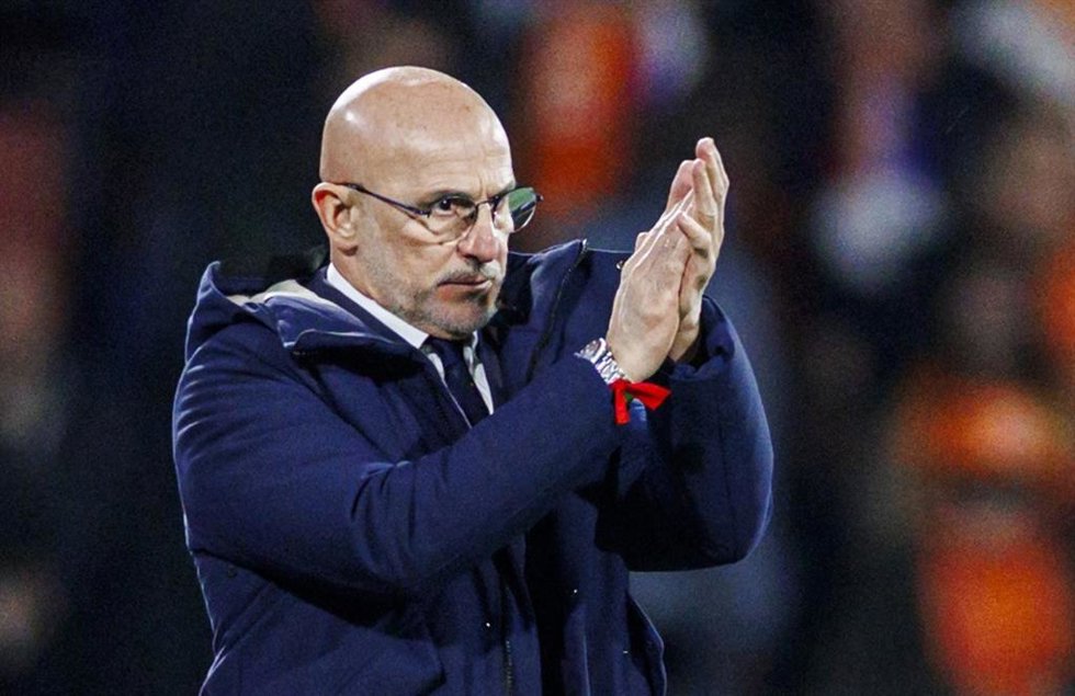 El seleccionador español Luis de la Fuente durante el partido de ida de cuartos de final de la UEFA Nations League ante Países Bajos en De Kuip.