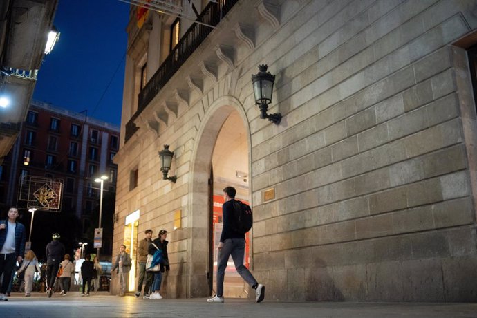 Archivo - Arxiu - Façana de l'Ateneu Barcelonès, el 22 de novembre de 2023, a Barcelona, Catalunya (Espanya).