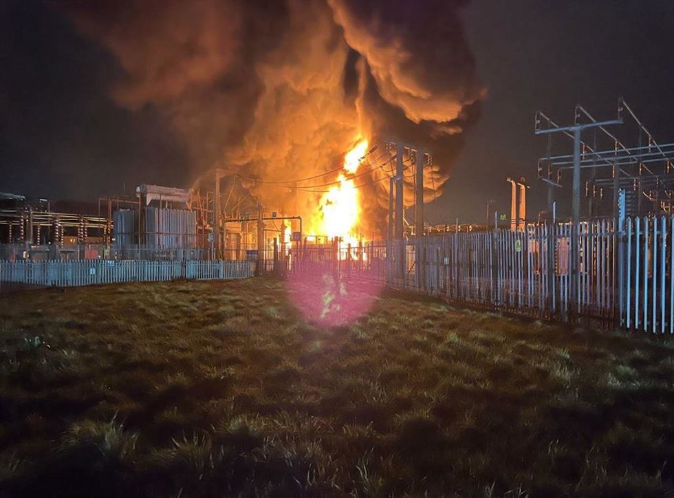 21 March 2025, United Kingdom, London: Handout photo supplied by London Fire Brigade showing a fire at Hayes electrical substation. More than 1,300 flights to and from Heathrow Airport will be disrupted on Friday due to the closure of the London airport