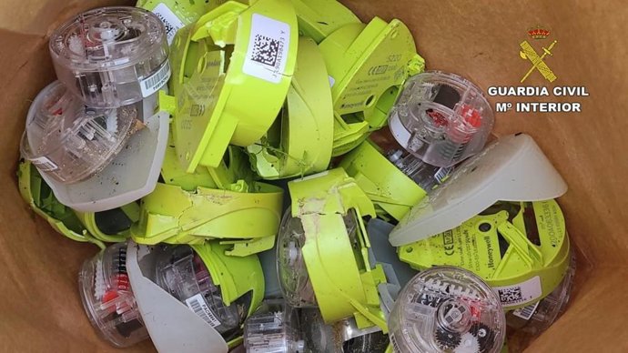 Imagen de los contadores de agua robados.