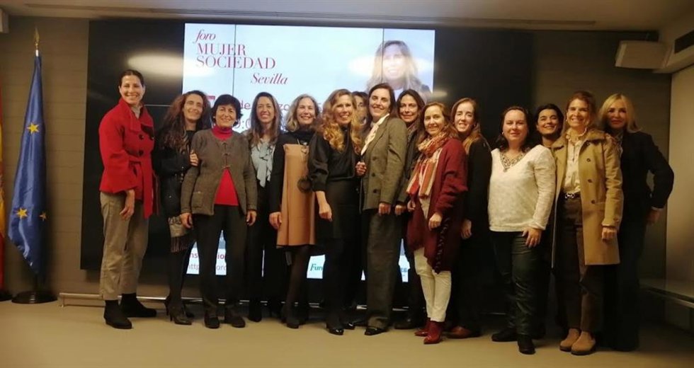 Charla coloqio en el Foro Mujer Sociedad de Sevilla.