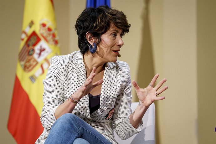 A Ministra da Inclusão e Migração, Elma Saiz, durante uma discussão intitulada: 'Mulheres liderando a proteção social na Espanha', na sede do Ministério, em 20 de março de 2025, em Madri (Espanha). Durante a reunião, será discutida a evolução da proteção 