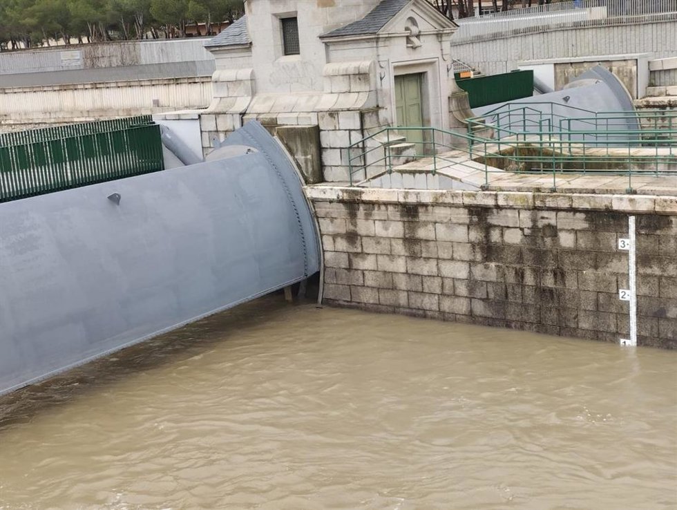 Ecologistas pide eliminar las compuertas de las presas del río Manzanares en la ciudad de Madrid