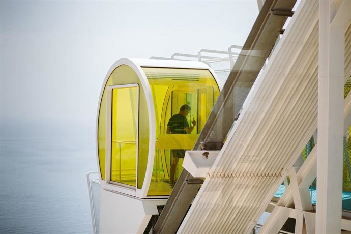 Ascensor TK Elevator Hotel Riosol Island of Stars. Arquitectura y Diseño de Cabinas LOPEZNEIRACIAURRI Architects (Ramon Lopez-Neira + Beatriz Ciaurri )