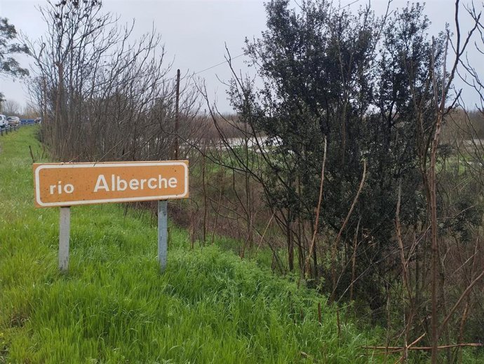 El río Alberche a su paso por las inmediaciones de Talavera de la Reina (Toledo).