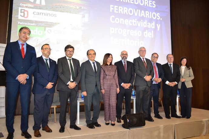En la imagen, los ponentes del acto celebrado en Sevilla.