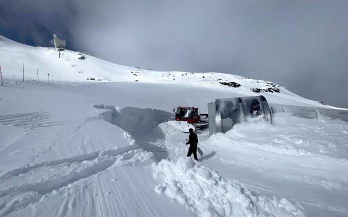 Una primavera con 3 metros de nieve y precios especiales en Sierra Nevada.