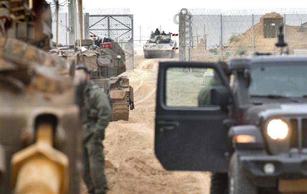 Militares israelíes en el sur de Gaza 