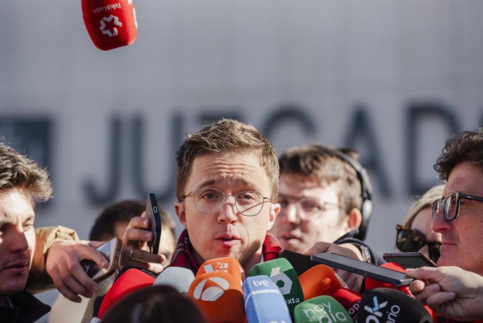 Archivo - Imagen de archivo del exportavoz de Sumar en el Congreso Iñigo Errejón a su salida de los juzgados de Plaza de Castilla, a 16 de enero de 2025.