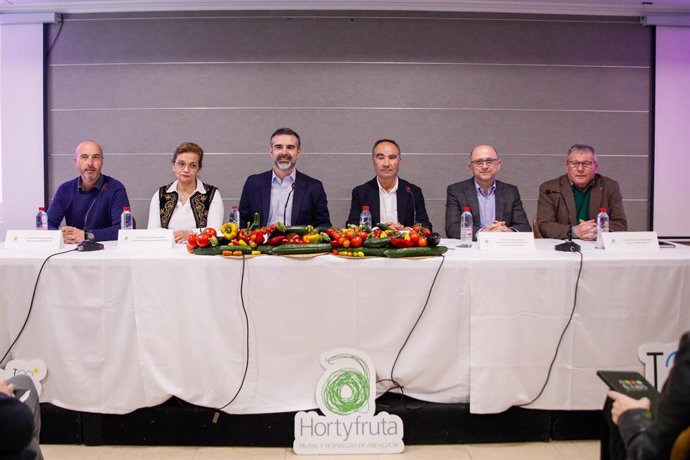 Acto inaugural de la asamblea general ordinaria de la Interprofesional de Frutas y Hortalizas (Hortyfruta) en El Ejido (Almería).