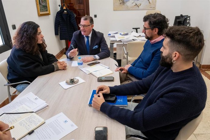 Imagen de la reunión entre la Diputación de Huelva y el Ayuntamiento de El Cerro de Andévalo.