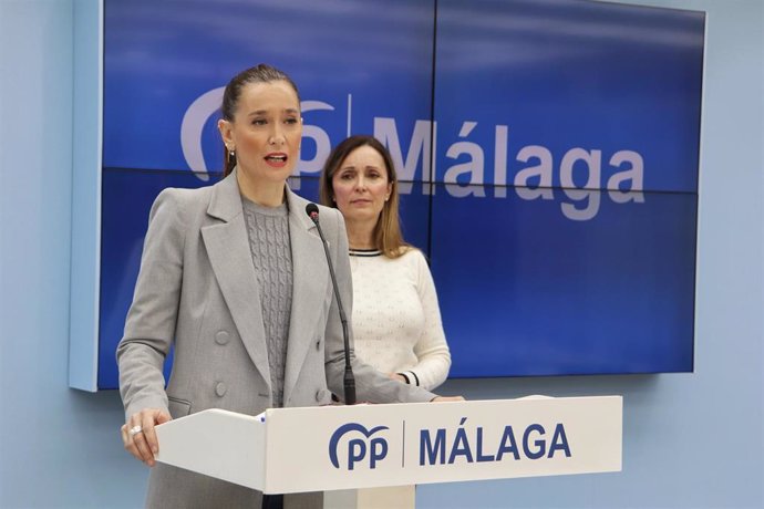 La portavoz del PP de Málaga, Elisa Pérez de Siles, y la la diputada nacional 'popular' María del Mar Vázquez en rueda de prensa