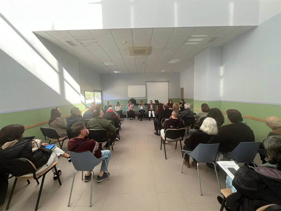 Archivo - Reunión con vecinos de la barriada de la Asunción en Jerez celebrada el pasado diciembre.