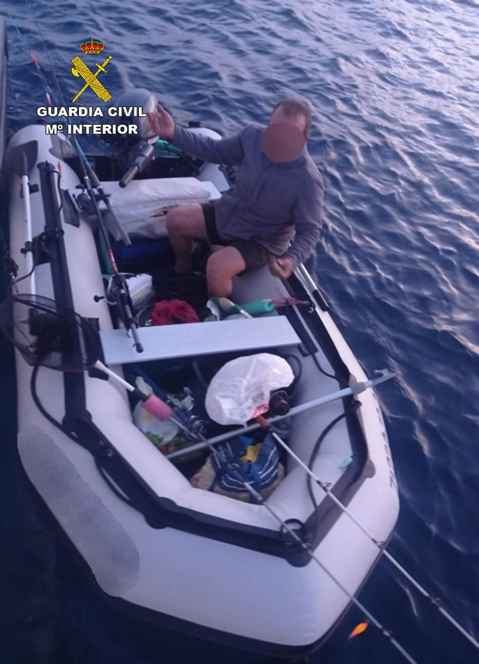 El hombre identificado, a bordo de la embarcación