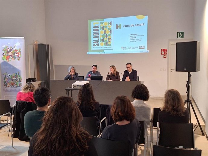 Presentación del libro 'Saladina' para la enseñanza del catalán a adultos.