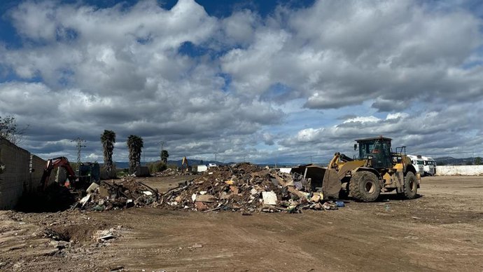 La Generalitat refuerza el plan de choque para la retirada de residuos con medios adicionales para la gestión de escombros 