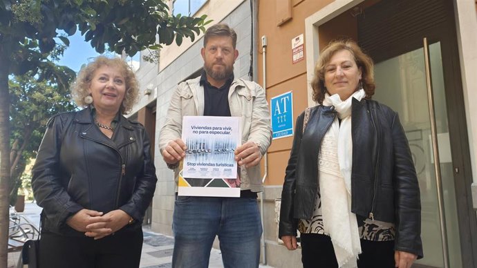 El concejal y portavoz del grupo Con Málaga en el Ayuntamiento de la ciudad, Nicolás Sguiglia, ha presentado una batería de tres propuestas frente a los "graves problemas de convivencia que está generando el turismo descontrolado en la ciudad
