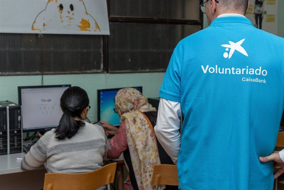 Archivo - Taller de voluntariado sobre digitalización y educación, en Madrid, el 2 de diciembre de 2024.