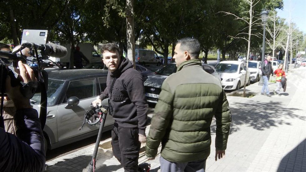 Dos personas increpan a Mazón en Valencia