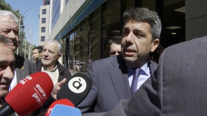O presidente da Generalitat, Carlos Mazón, em sua chegada a um evento organizado pela Fecoreva por ocasião do Dia Mundial da Água.