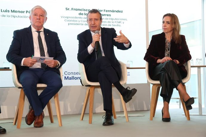 El presidente de la Diputación de Sevilla, Javier Fernández, en la VI Conferencia de Presidentes de Diputaciones Provinciales, Cabildos y Consejos Insulares.