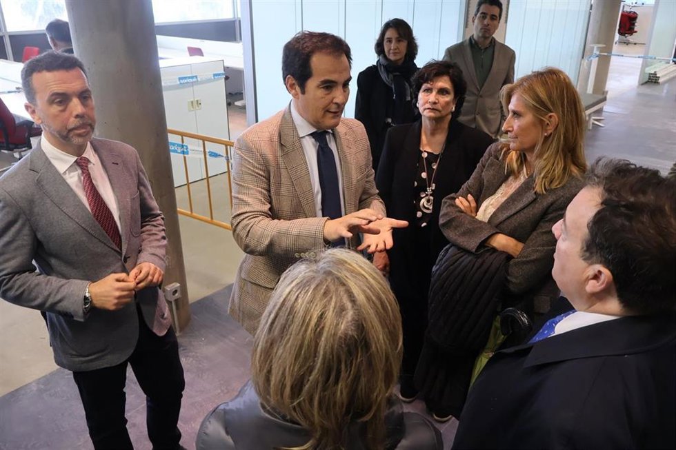 Nieto explica las previsiones de obras en la Ciudad de la Justicia de Sevilla