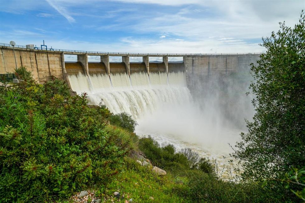 Imágenes del embalse de Los Melonares en Castilblanco de los Arroyos, Sevilla.