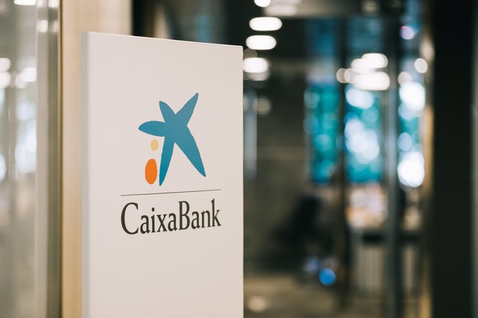 Archivo - Imagen de archivo del logo de Caixabank.