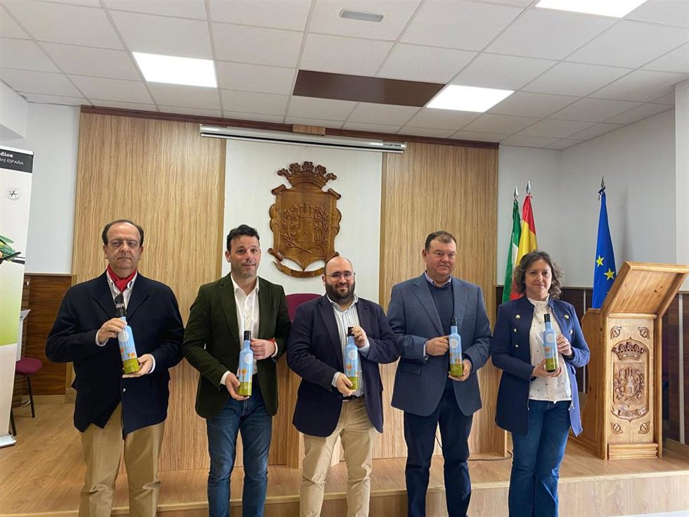 Presentación de la octava edición de la botella solidaria de Oro de Cánava.