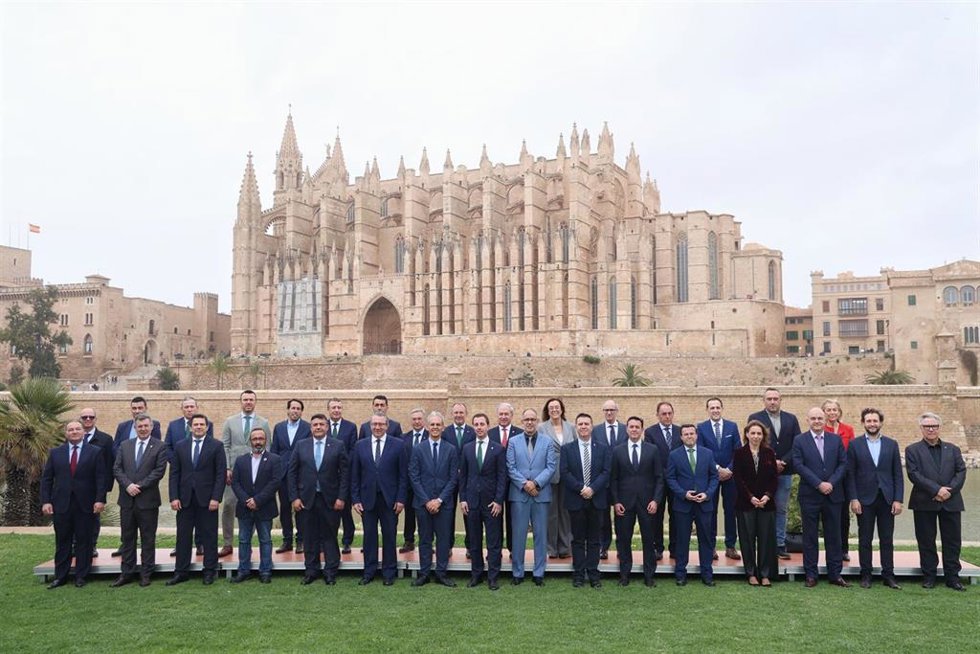 Diputaciones, cabildos y consejos insulares se reunen en Mallorca para reclamar un nuevo modelo de financiación local.