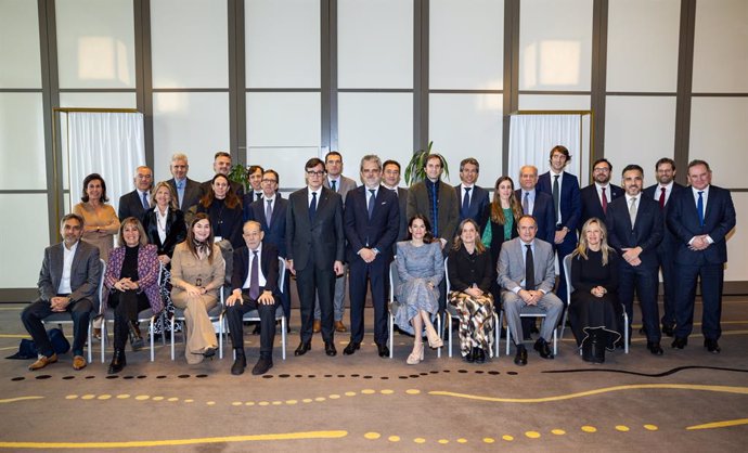 AmChamSpain organizó ayer un diálogo en el que participó el presidente de la Generalitat de Cataluña, Salvador Illa, junto a más de 70 altos directivos de empresas multinacionales, tanto estadounidenses como españolas.