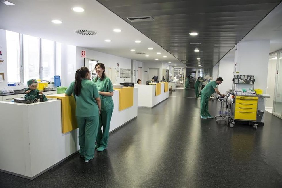El Hospital del Vinalopó pone en marcha una consulta especializada en tratar a pacientes con síndrome post-UCI.
