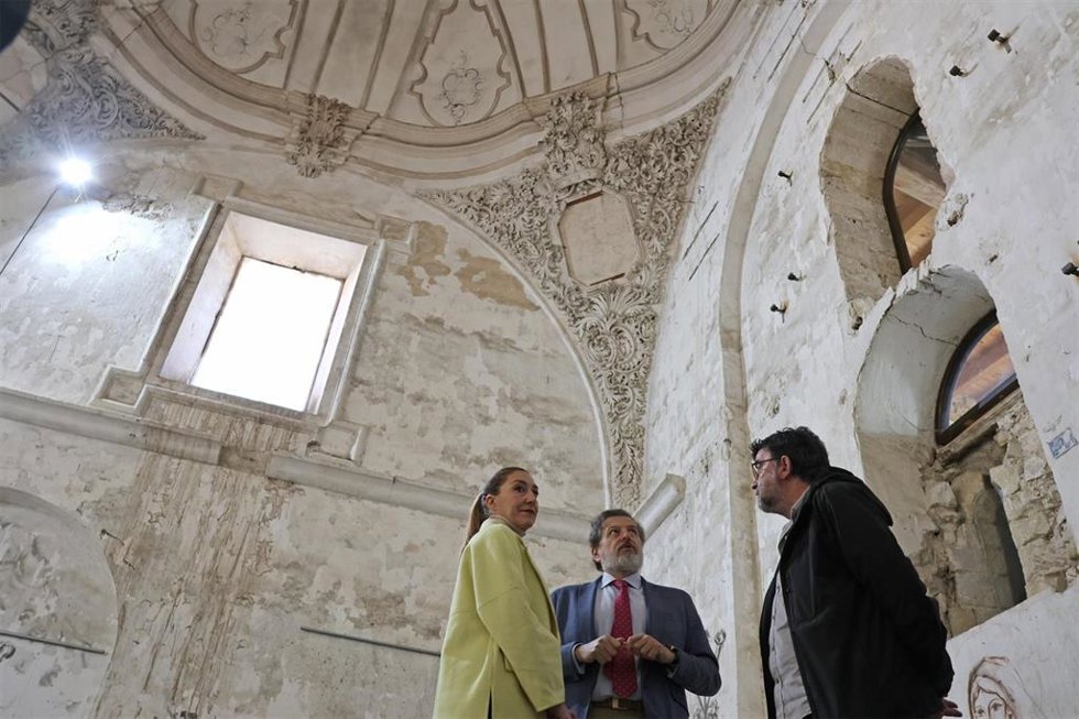 María Isabel Alba, Luis Jesús García-Lomas y Manuel Berlanda en la iglesia de San Lorenzo.