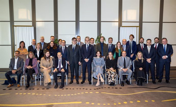 El president de la Generalitat de Catalunya, Salvador Illa, i els alts directius d'empreses multinacionals