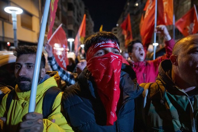 March 21, 2025, Izmir, Turkey: In Izmir, Turkey's third-largest city, a large crowd gathered in Lozan Square for a protest march, responding to a call from the Republican People's Party (CHP) Provincial Directorate. As Istanbul Metropolitan Municipality M