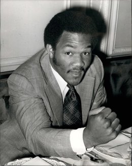 Archivo - Arquivo - 03 de março de 1973 - George Foreman, campeão mundial dos pesos pesados, comparece a uma recepção em Londres: George Foreman, que tomou o título mundial dos pesos pesados de Joe Fraxier em janeiro, chegou a Londres para fazer várias ap