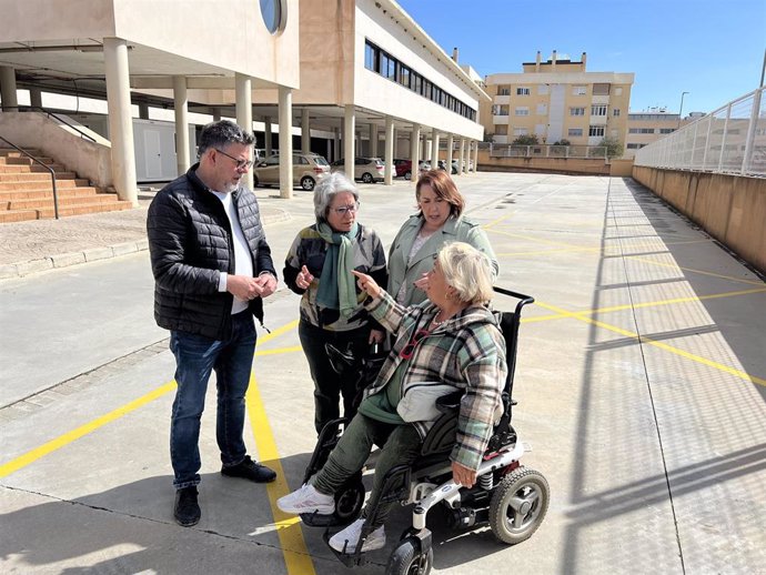 El grupo municipal socialista en el Ayuntamiento de Málaga ha criticado el cierre del aparcamiento de las Urgencias del Hospital Materno Infantil, además de la restricción del acceso a los pacientes al parking del centro de salud de Colonia Santa Inés