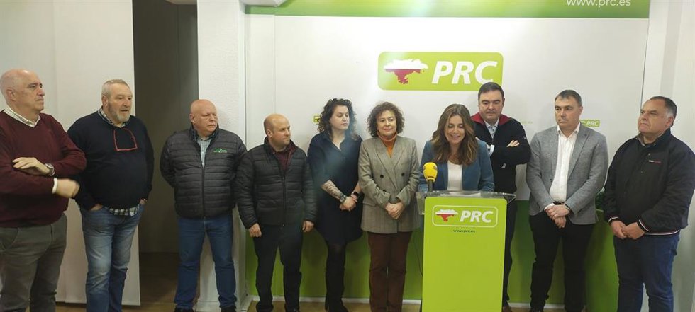 Paula Fernández registra su candidatura para ser la aspirante del PRC en las elecciones autonómicas