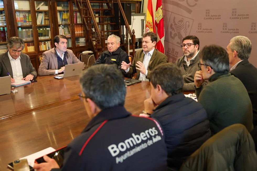 El presidente de la Junta de Castilla y León, Alfonso Fernández Mañueco; el delegado del Gobierno, Nicanor Sen, y el consejero de Medio Ambiente, Juan Carlos Suárez-Quiñones