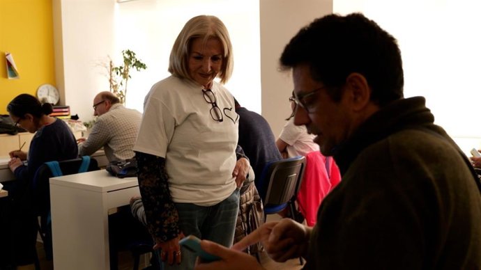 Malagueños se formaron en competencias digitales en 2024 a través del voluntariado tecnológico