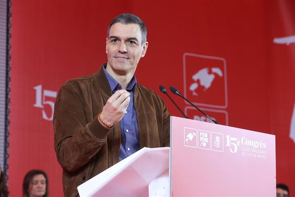 El secretario general del PSOE y presidente del Gobierno, Pedro Sánchez, interviene durante el XV Congreso del PSIB-PSOE, en el Hotel Hipotels Convention Centre Playa de Palma, a 22 de marzo de 2025, en Palma de Mallorca, Mallorca, Baleares (España).
