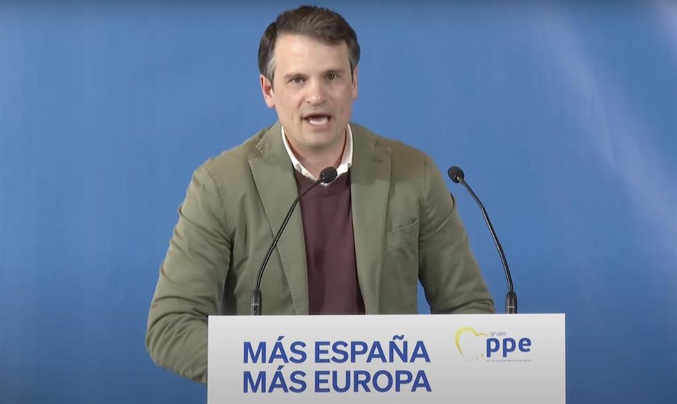 El secretario general del PP de Extremadura, Abel Bautista, interviene en el acto 'Más España, Más Europa: La voz de los jóvenes en el debate parlamentario' celebrado este sábado en Mérida