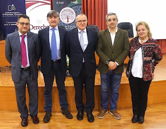 Imagen de la presentación de la nueva edición de Ciclos de Conferencias en la Universidad de Huelva.