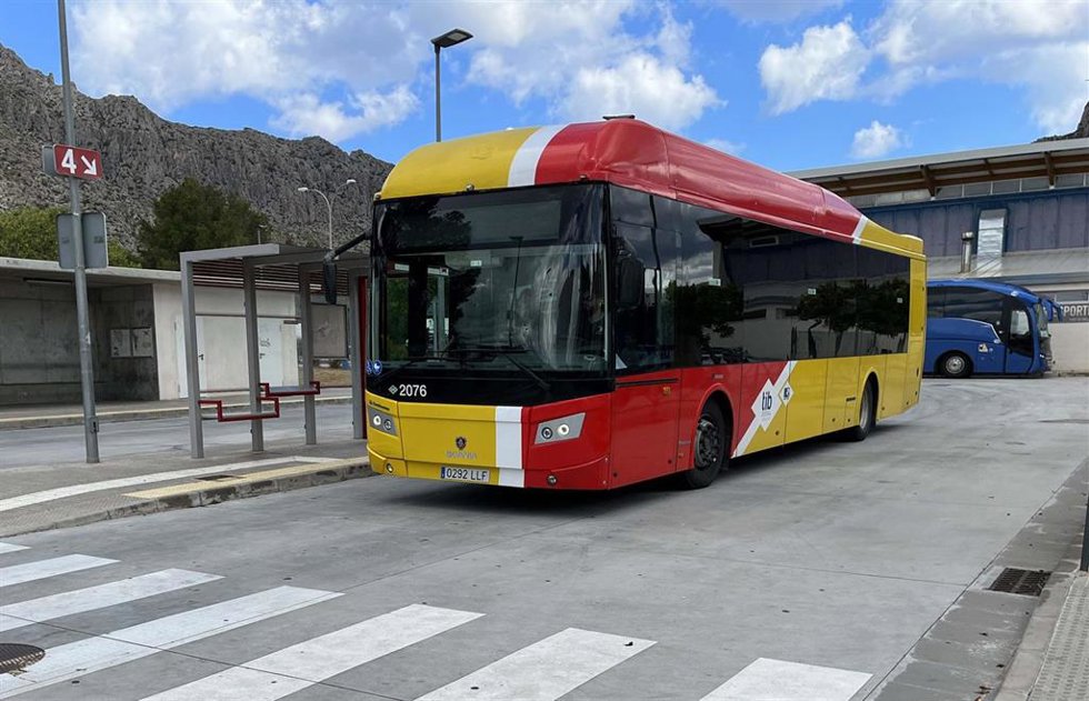 Archivo - Servicio de autobús interurbano de la red TIB