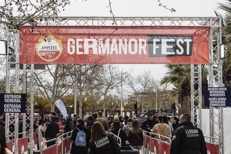 Más de 3.000 personas se reúnen en el festival solidario 'Germanorfest' para apoyar a los afectados por la dana 