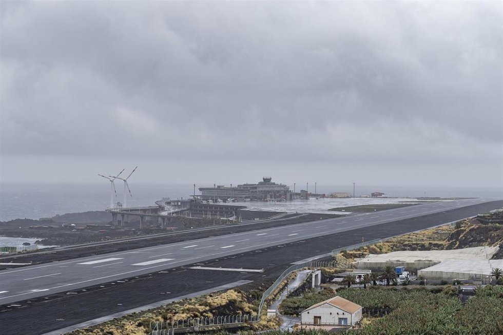Archivo - Nubes bajas por la borrasca 'Óscar', a 6 de junio de 2023, en La Palma, Santa Cruz de Tenerife, Canarias (España). 