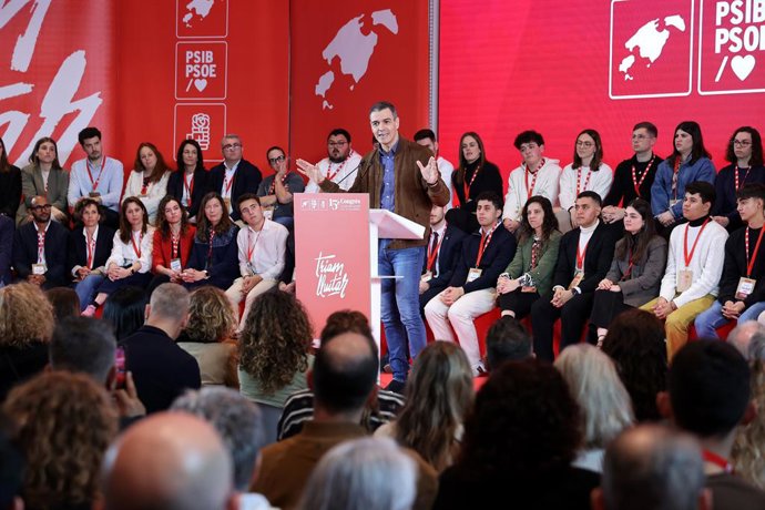 O Secretário Geral do PSOE e Presidente do Governo, Pedro Sánchez, discursa durante o 15º Congresso do PSIB-PSOE, no Centro de Convenções do Hotel Hipotels Playa de Palma, em 22 de março de 2025, em Palma de Mallorca, Mallorca, Ilhas Baleares (Espanha). O
