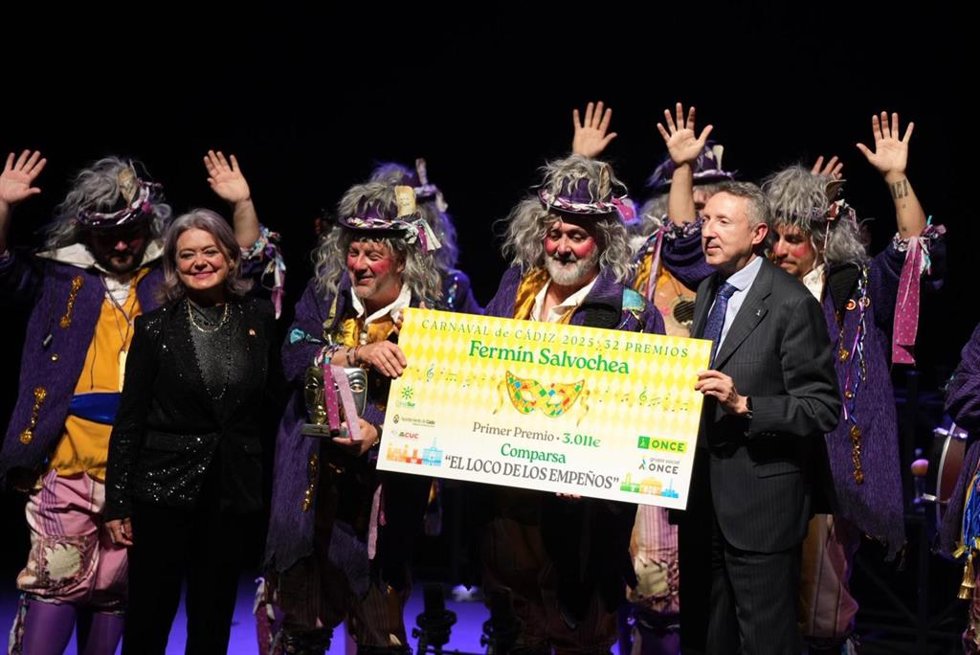 Primer premio, al pasodoble 'Se tocan' de la comparsa 'El loco de los empeños'.