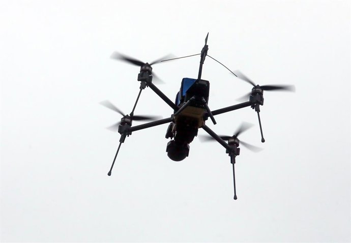 Archivo - Arquivo - 9 de novembro de 2024, Região de Kiev, Ucrânia: REGIÃO DE KYIV, UCRÂNIA - 9 DE NOVEMBRO DE 2024 - O UAV multirotor Shmavik, um análogo ucraniano do quadricóptero chinês DJI Mavic popular entre os militares, voa durante a apresentação o